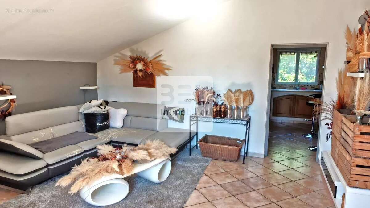 Maison à CAMARET-SUR-AIGUES