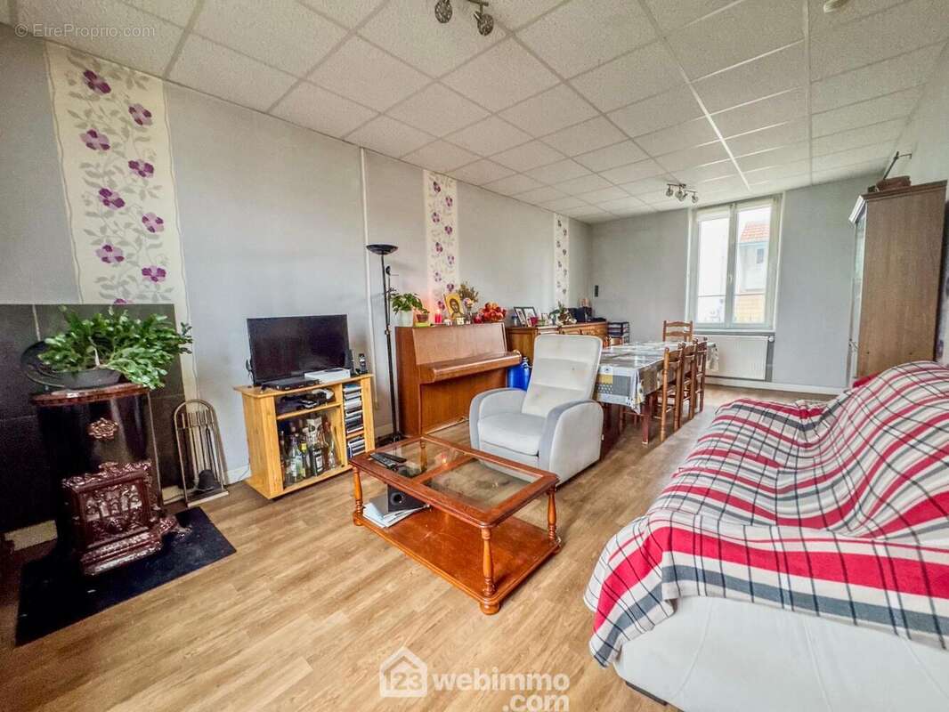 Salon-séjour lumineux - Maison à VERDUN