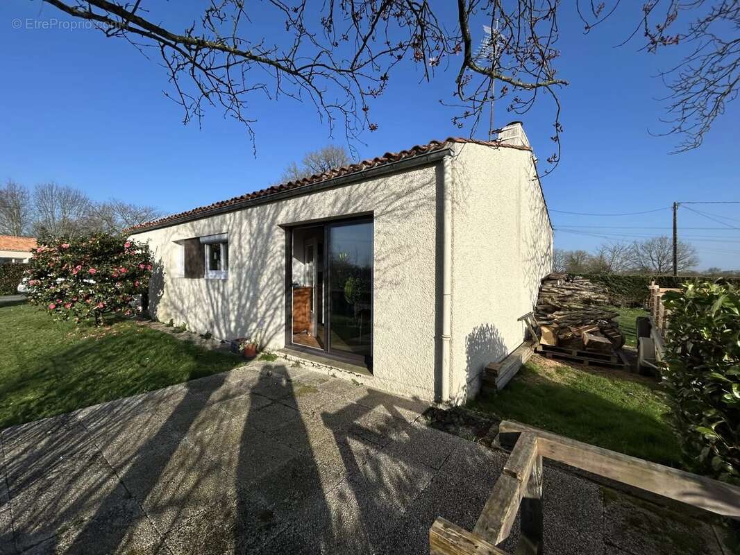 Maison à MONCOUTANT