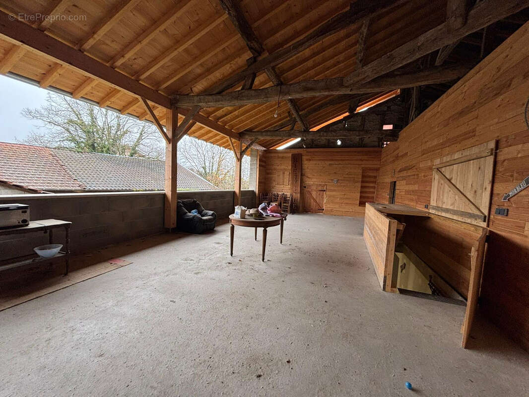 Maison à BAGE-LE-CHATEL