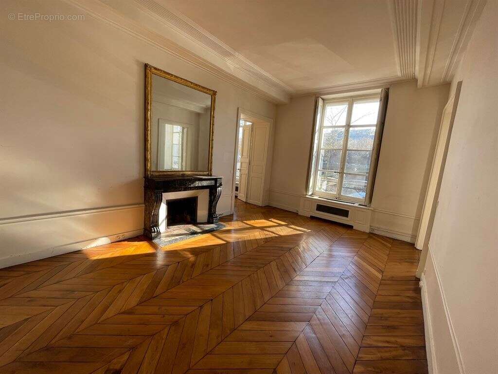 Appartement à PARIS-4E