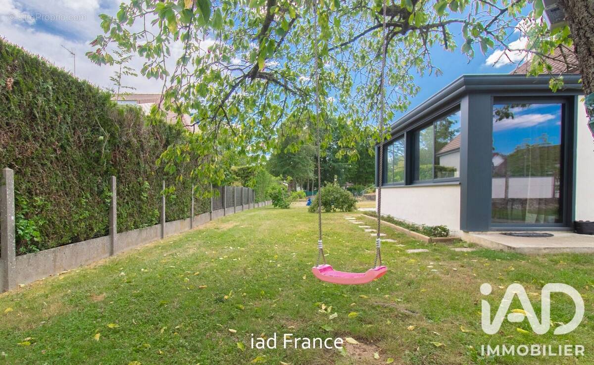 Photo 1 - Maison à LE MESNIL-SAINT-DENIS