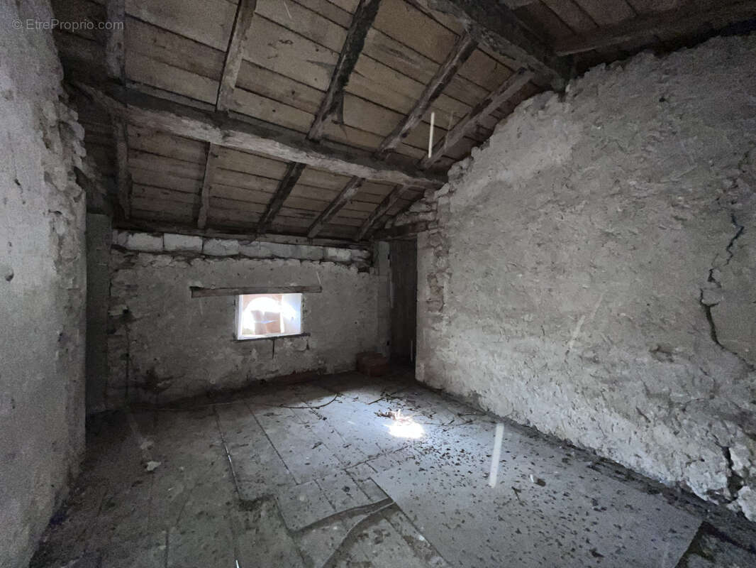 Maison à SAINT-SIGISMOND-DE-CLERMONT