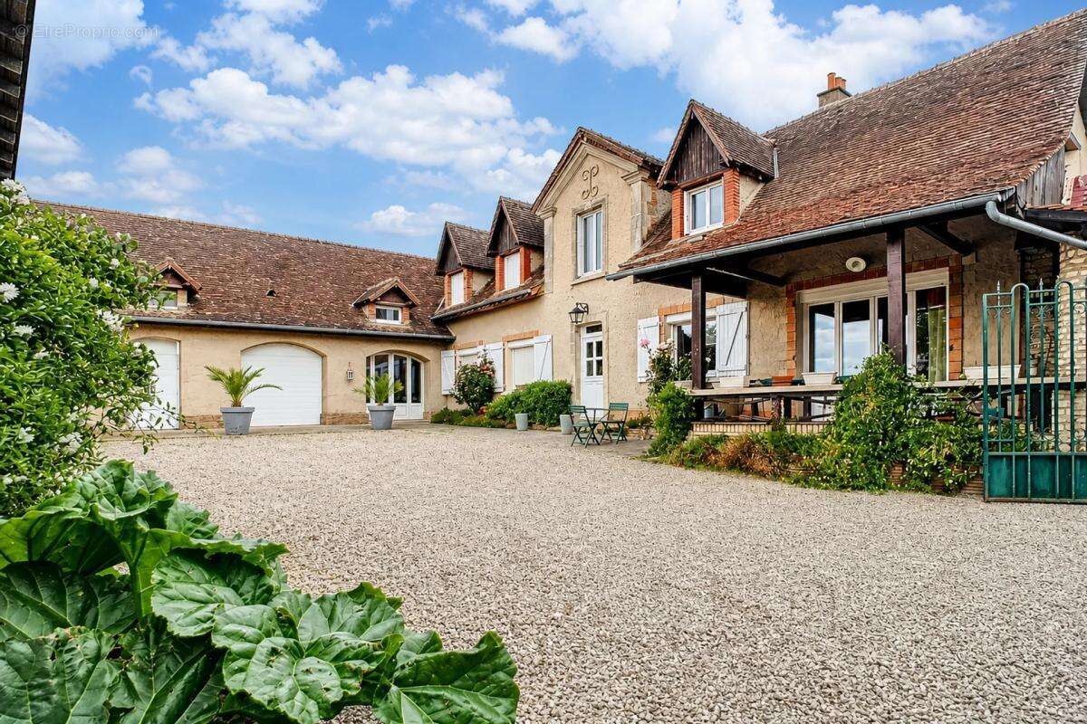 Maison rénovée 230 m² à Fyé - photo 36