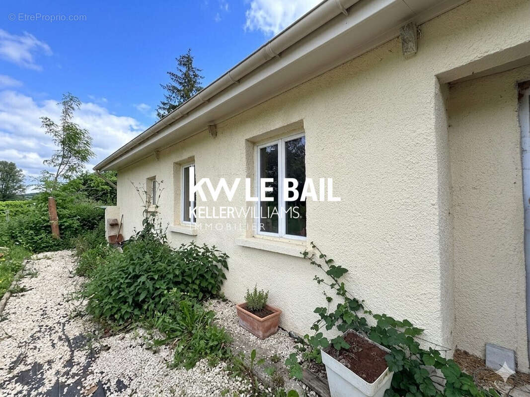 Maison 100 m² à Sauveterre  - photo 2