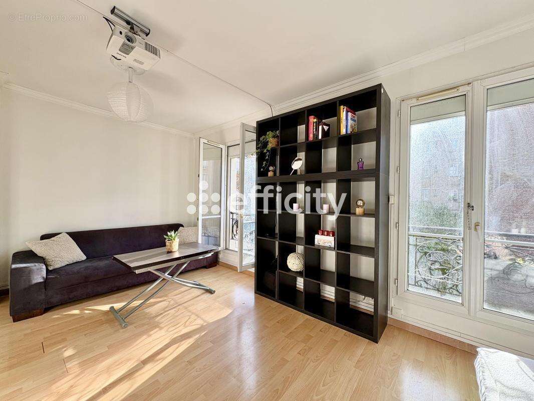 Appartement à COURBEVOIE