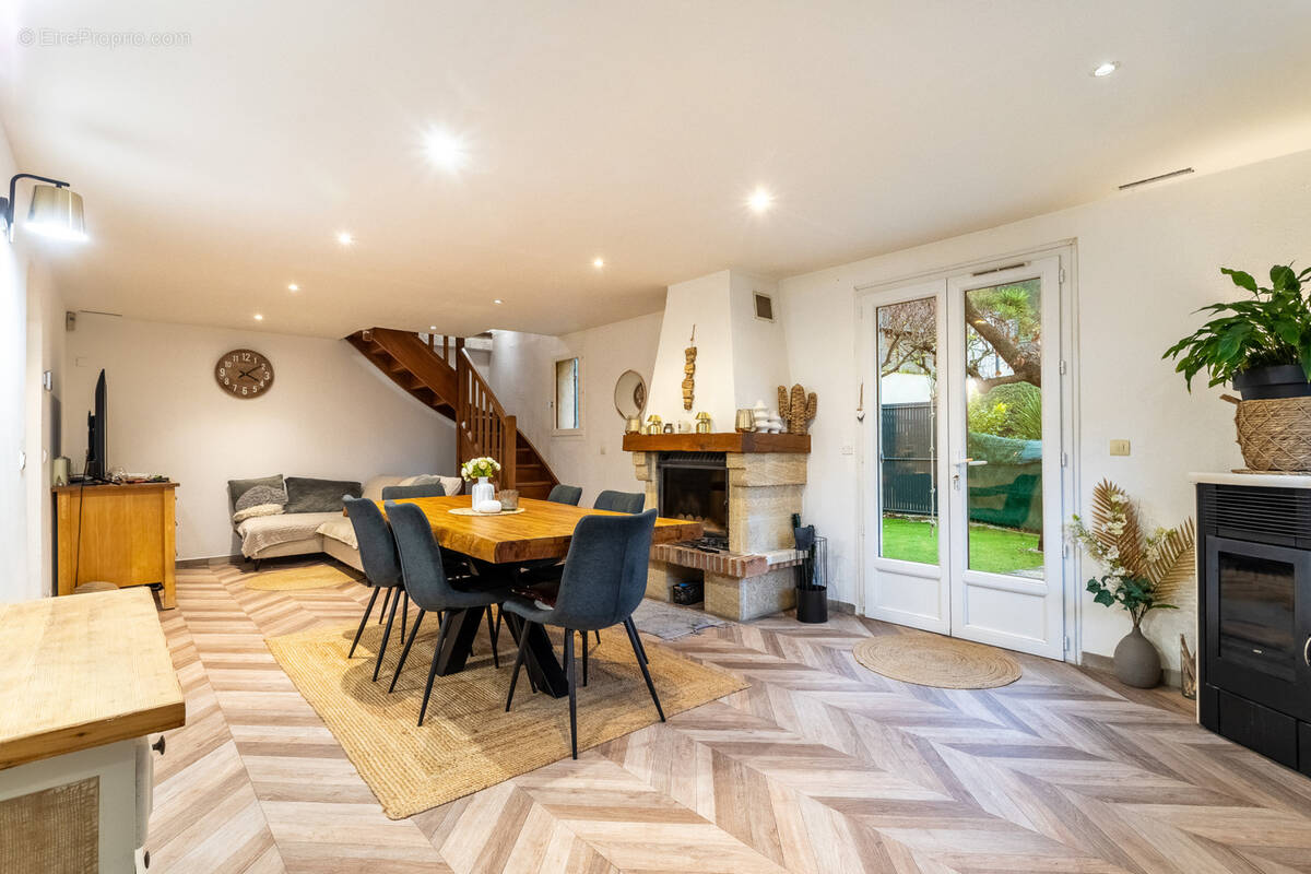 Maison à SOLLIES-TOUCAS