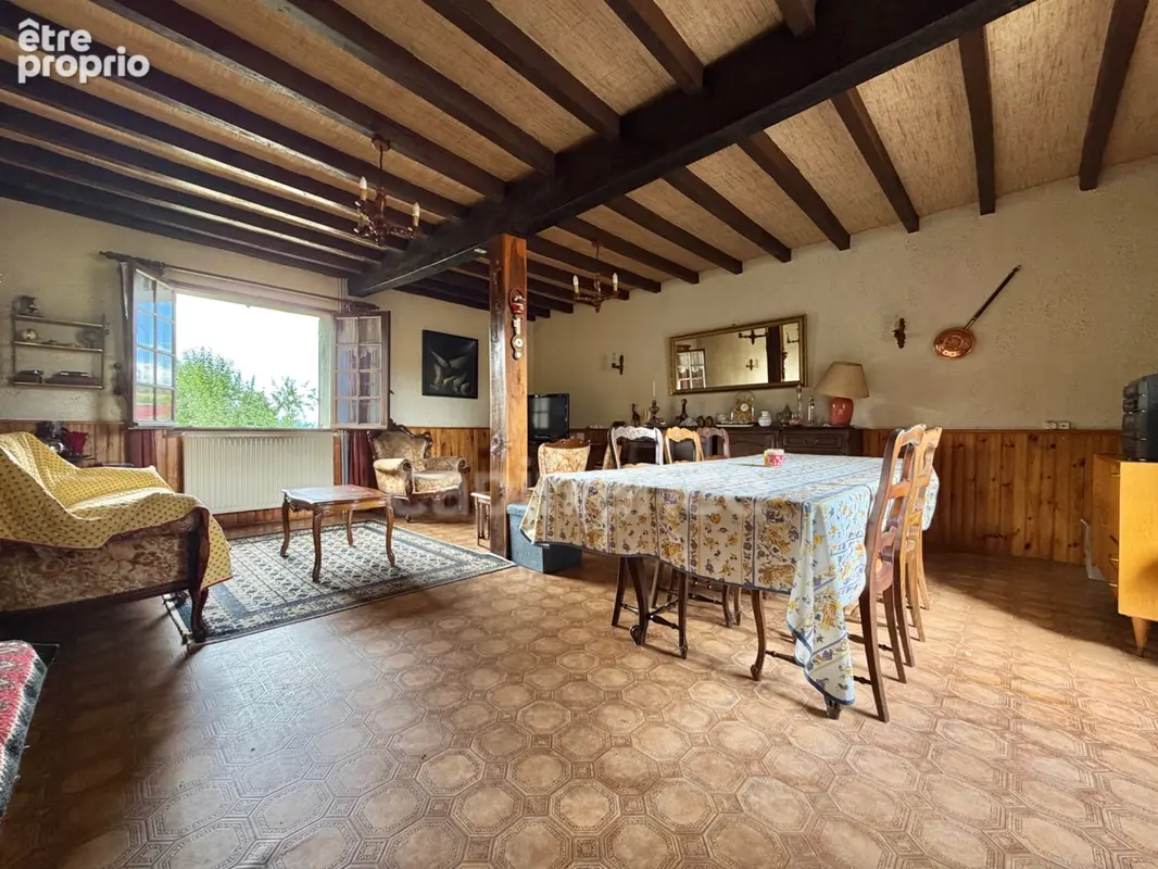 Maison en pierre de 150 m2, 4 chambres, terrain de 2 000 m2 + 9 383 m2 en fermage, combles aménageables de 75 m2, puits, garage  - photo 10