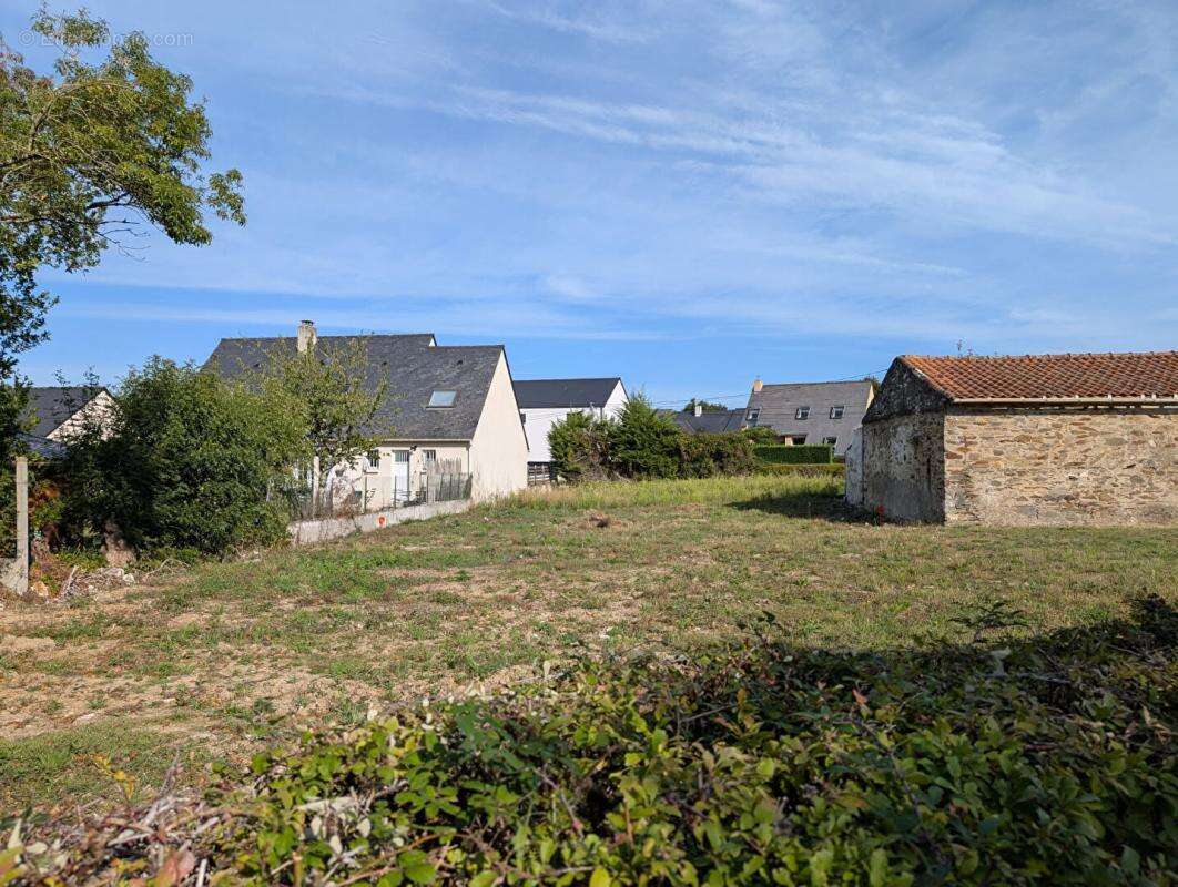 Terrain à SAINTE-LUCE-SUR-LOIRE