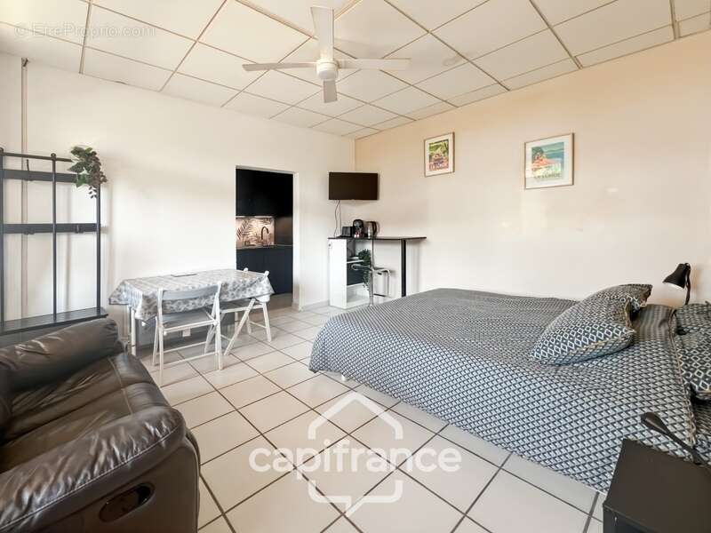 Commerce à LA LONDE-LES-MAURES