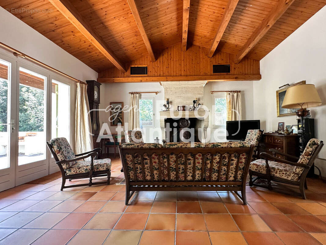 Villa avec piscine 200m2 habitables - Parc de la résidence - La Palmyre - photo 10