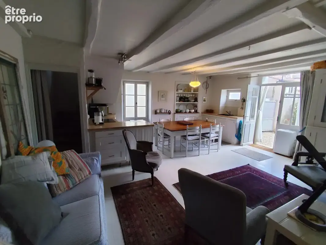 Jolie maison de village de quatre chambres avec grand jardin et grange, au cœur de Tusson - photo 3