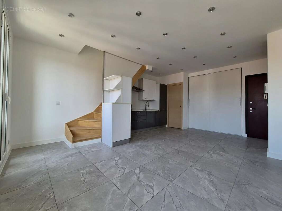 Appartement à VALLAURIS