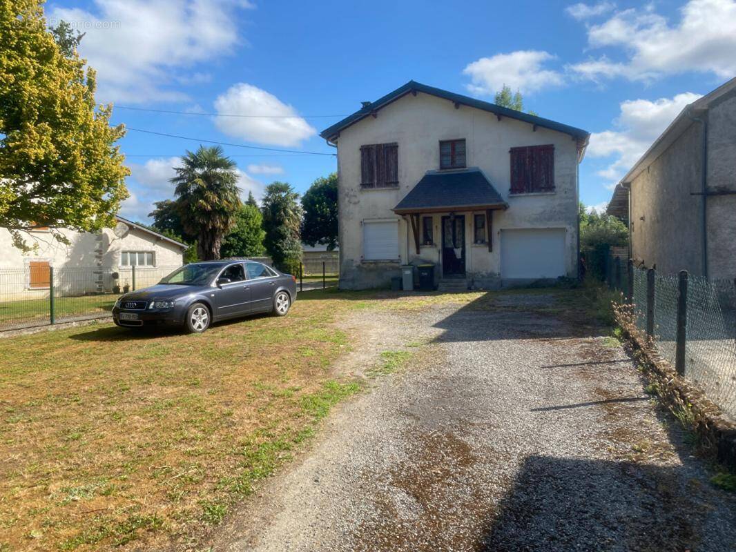 Maison à OGEU-LES-BAINS