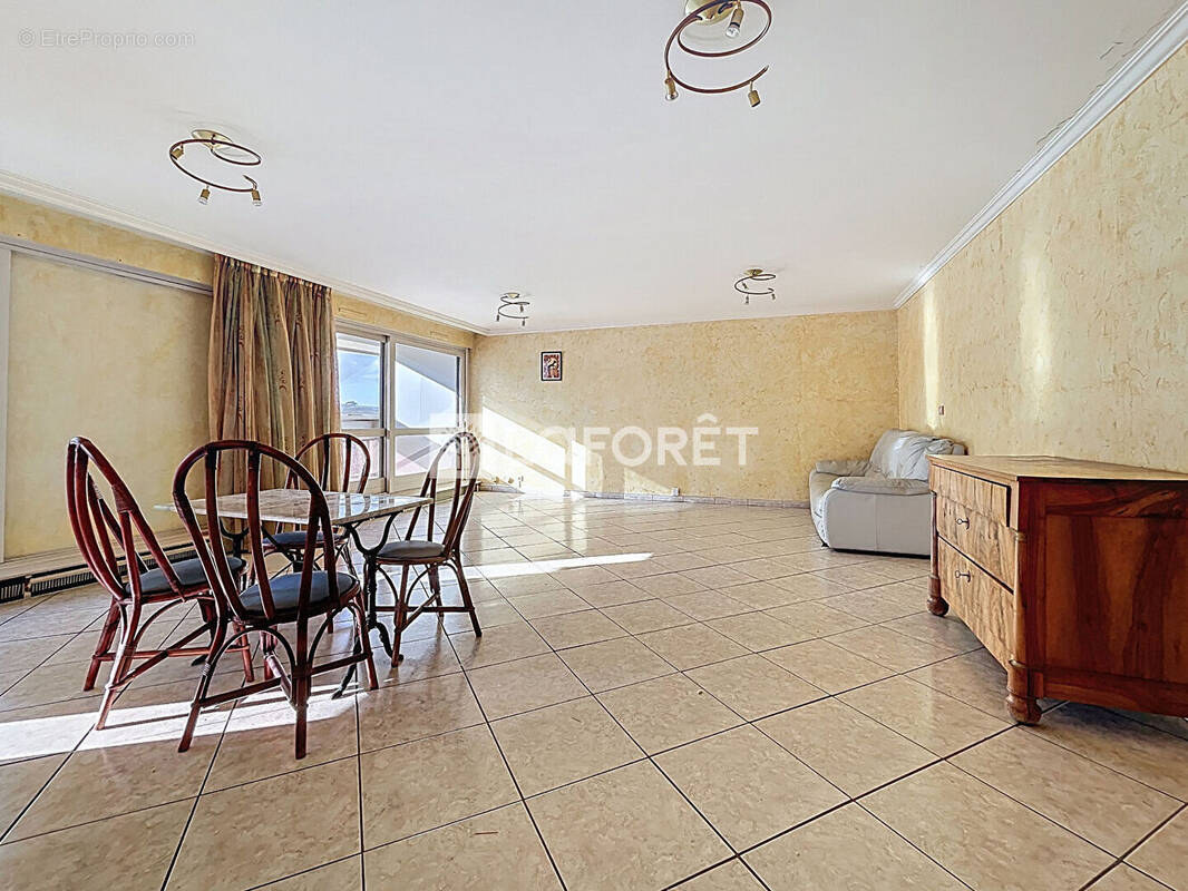 Appartement à RILLIEUX-LA-PAPE