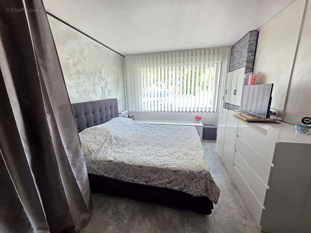 Maison à CREVECOEUR-LE-GRAND