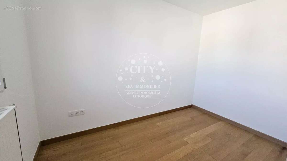 À 300m de la plage - t2 avec balcon et parking - photo 7