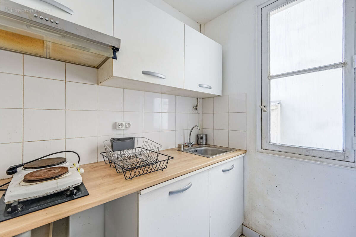 Paris 18ème - Rue Ordener - T2 de 38 m² à fort potentiel - photo 3