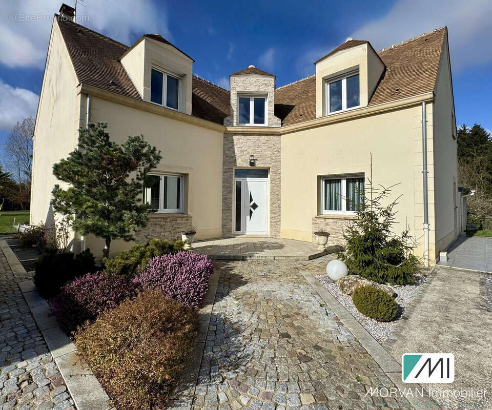 Maison à LES ESSARTS-LE-ROI