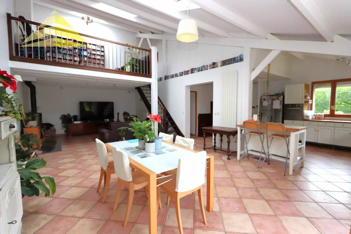 Maison à VILLECRESNES