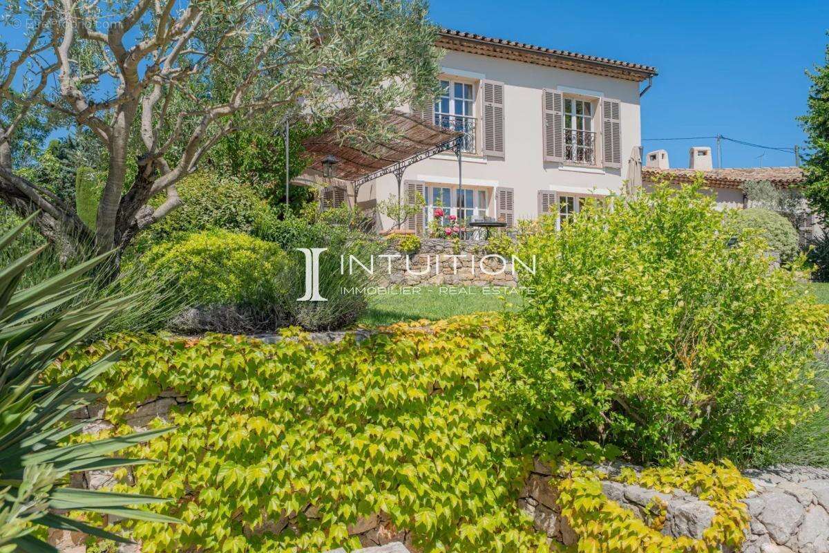 Mougins - Les Colles : Propriété de prestige avec vue panoramique sur le village - photo 6