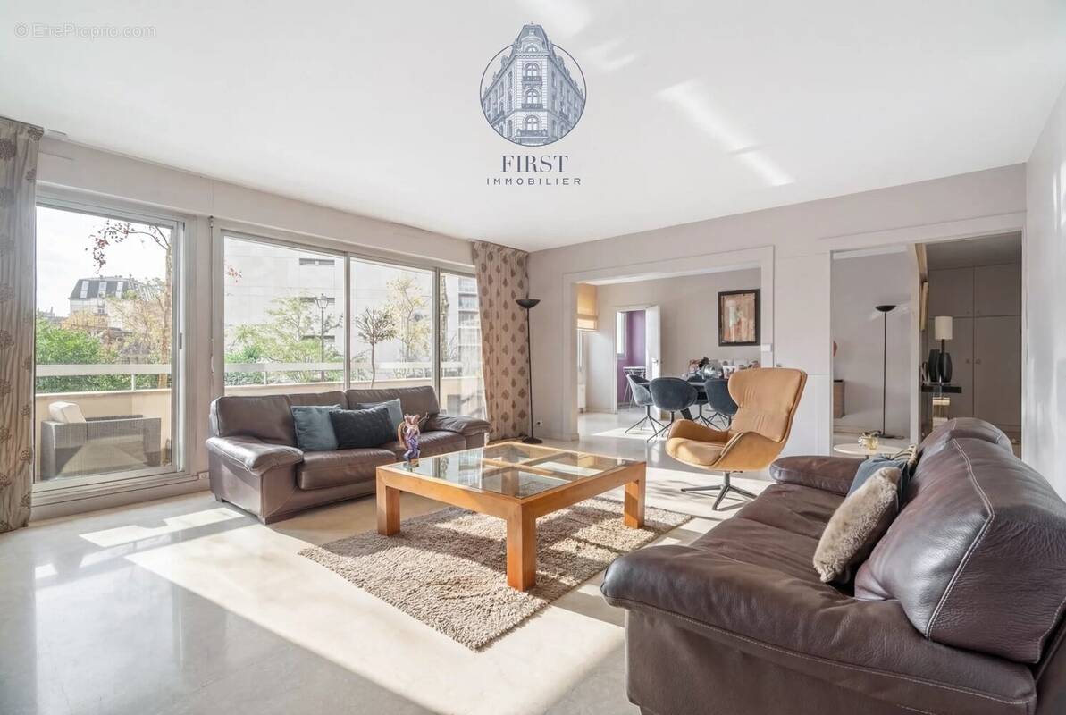 Appartement à NEUILLY-SUR-SEINE