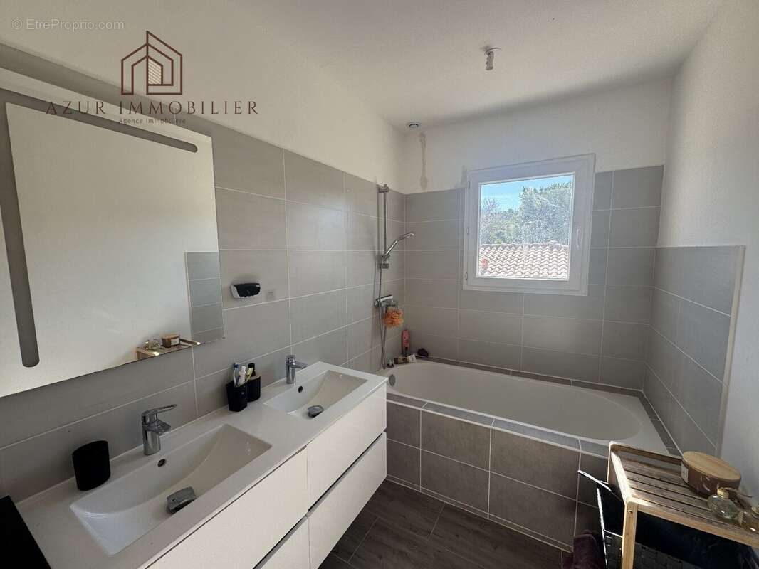 Maison à NISSAN-LEZ-ENSERUNE