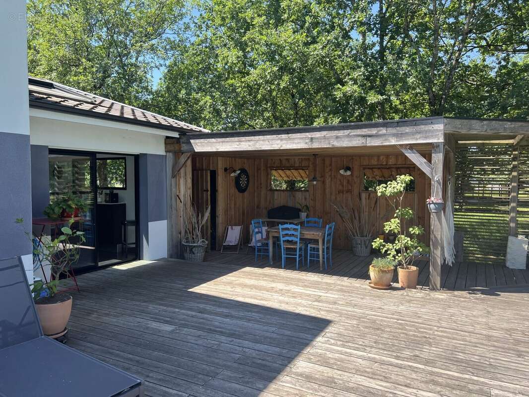 POOL HOUSE - Maison à BLANQUEFORT