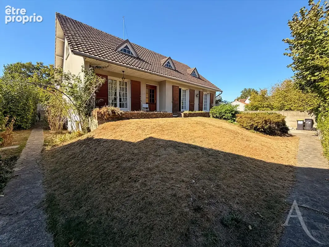 Maison à SAINTE-GENEVIEVE-DES-BOIS