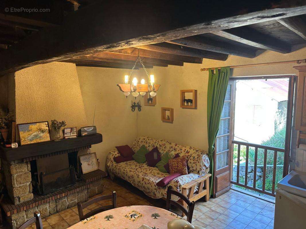 Maison à SUC-ET-SENTENAC