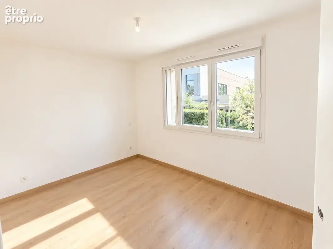 Appartement T4 entièrement rénové avec terrasse - photo 5