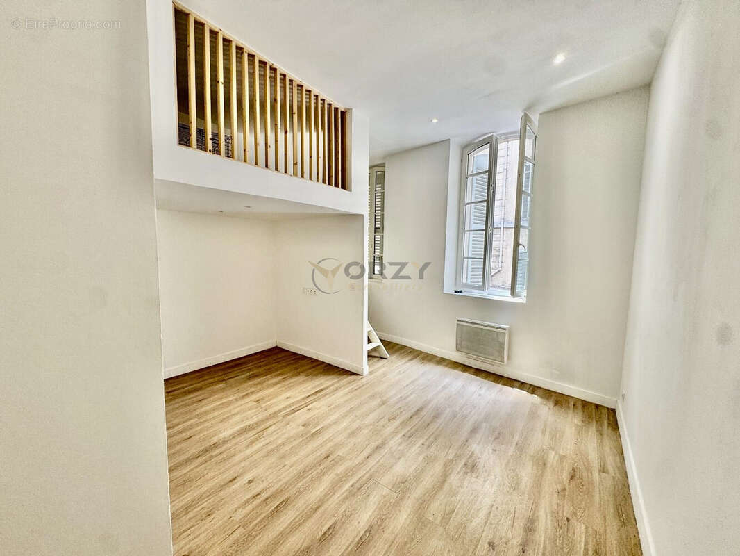 Appartement à MARSEILLE-1E