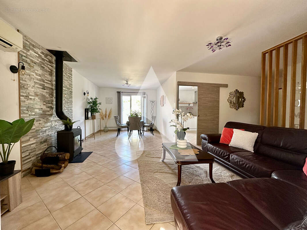 Maison à PEYROLLES-EN-PROVENCE