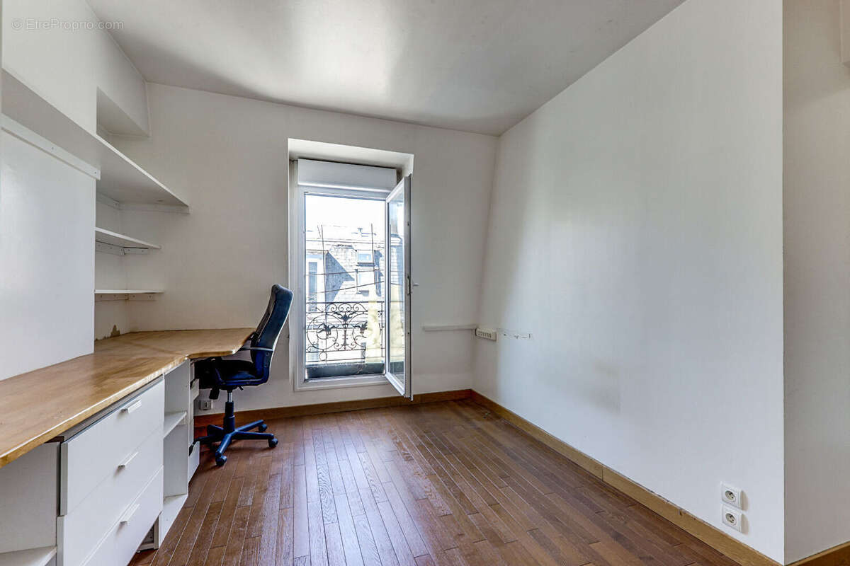 Appartement à PARIS-14E