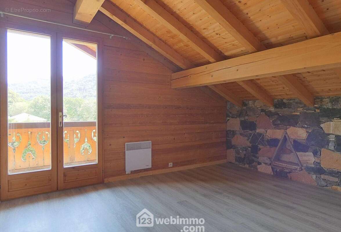 Avec toutes les 2 un accès au balcon - Maison à UGINE