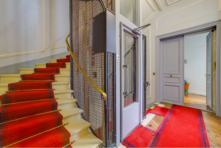 Appartement à PARIS-8E
