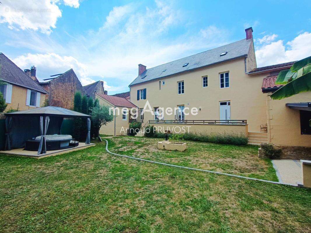 Maison à CENAC-ET-SAINT-JULIEN