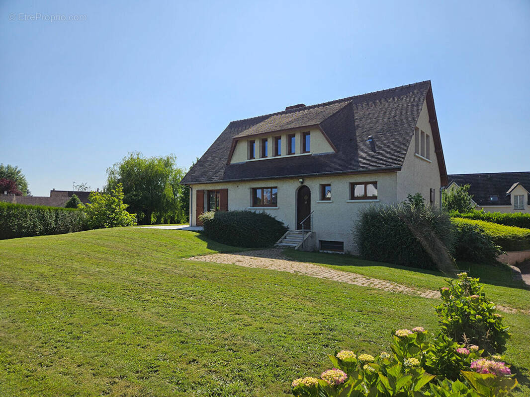 Maison à MONTMAIN