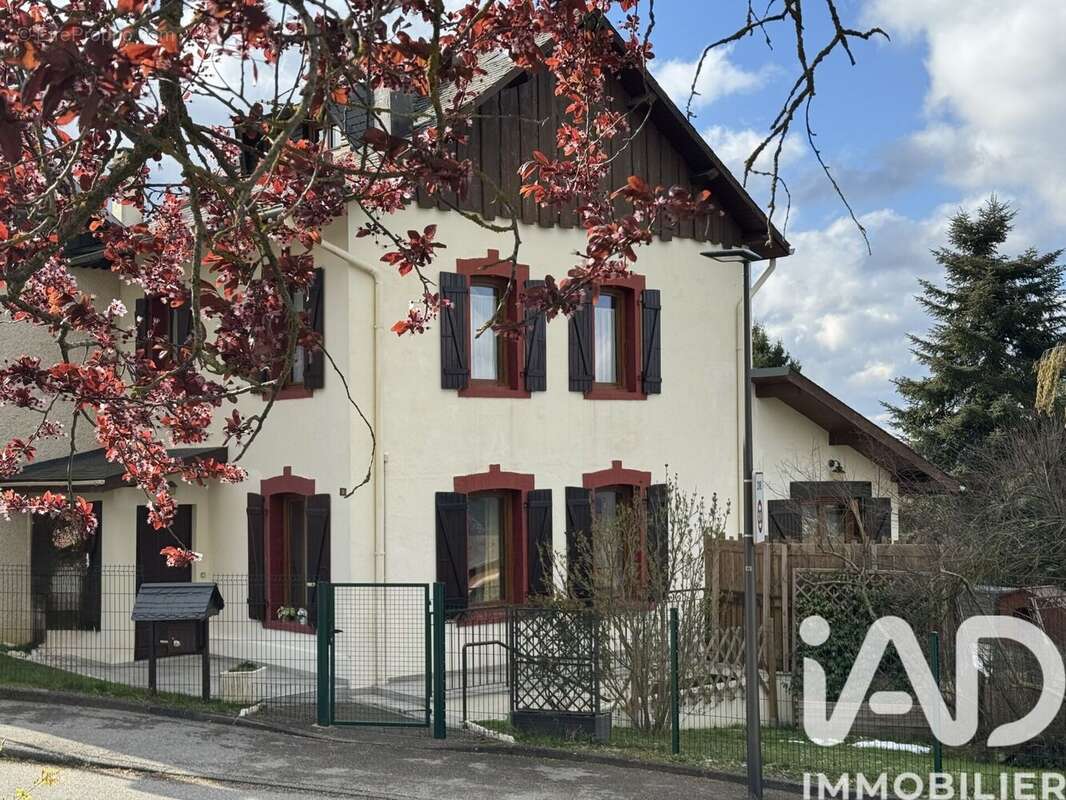 Maison 101 m² à Saint-Eusebe  - photo 2