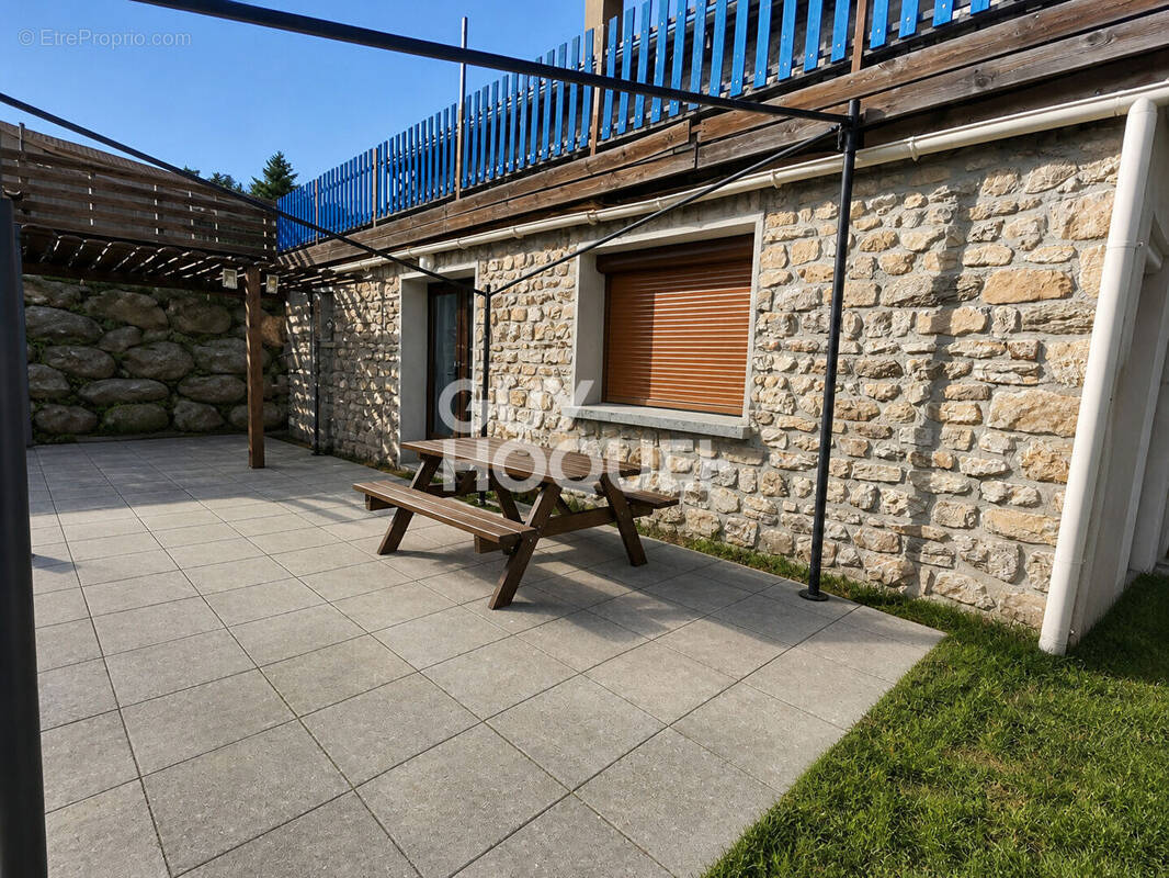 Appartement à SAINT-BONNET-LE-COURREAU