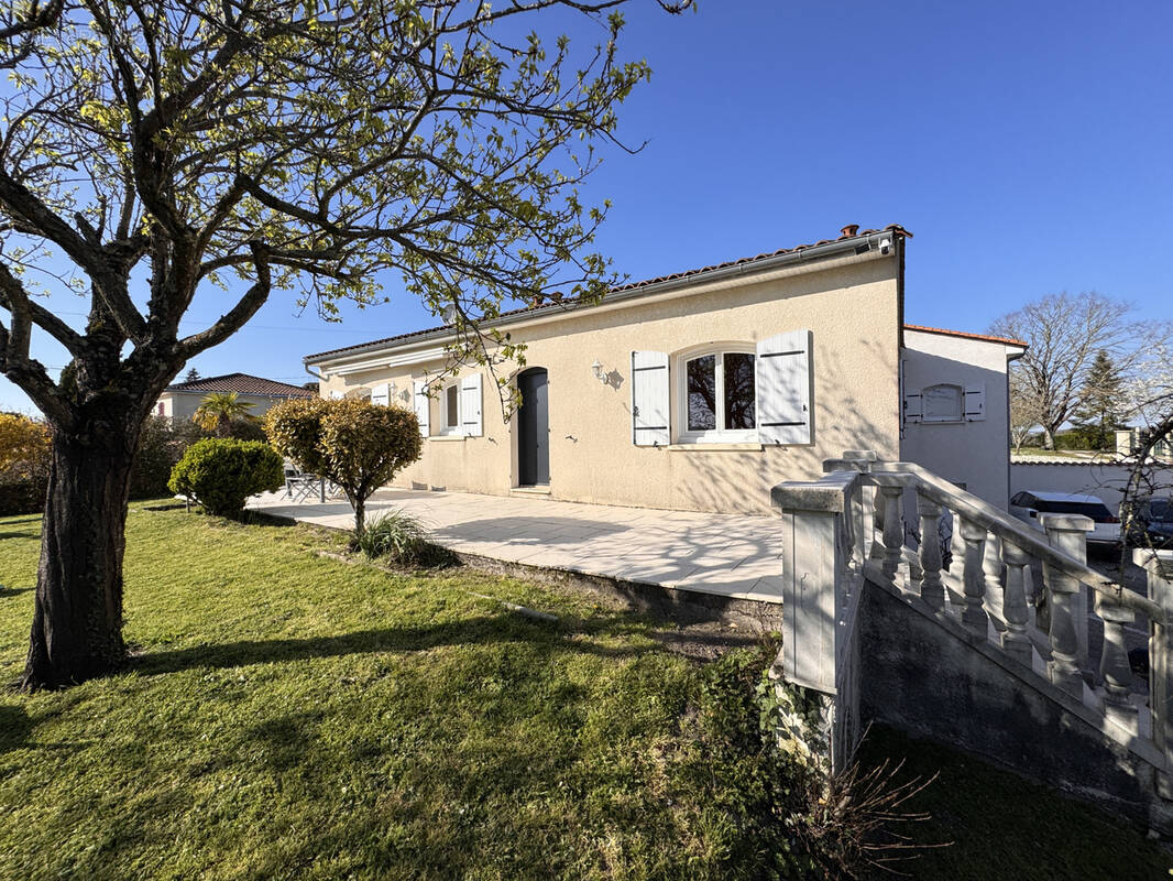 Maison à BARBEZIEUX-SAINT-HILAIRE