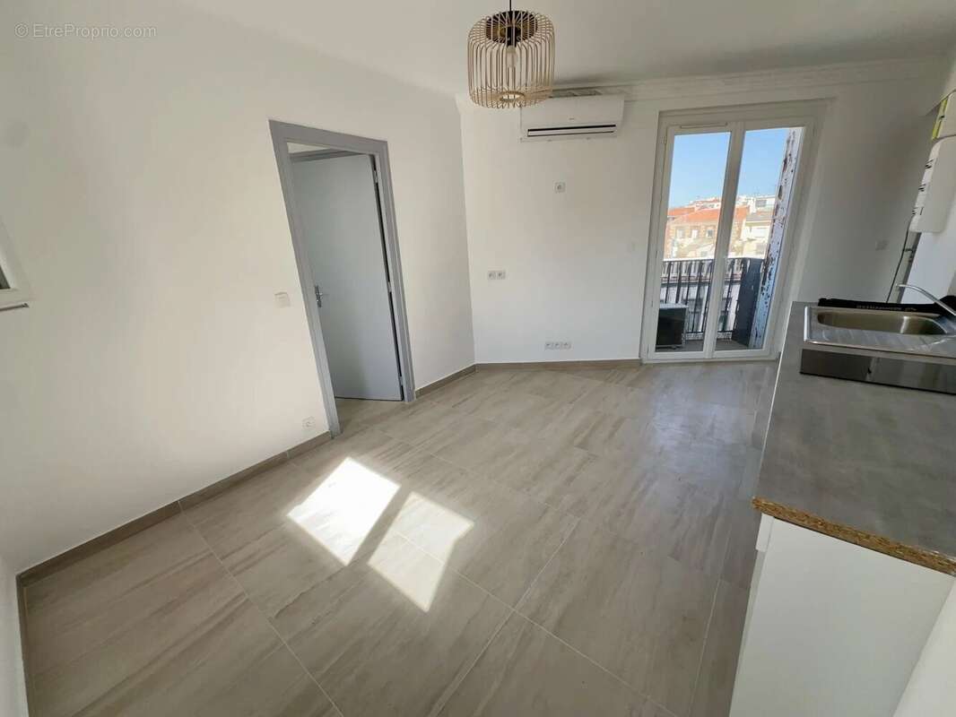 Studio rénové, 3 ieme étage, sur 4 secteur St Martin - photo 2