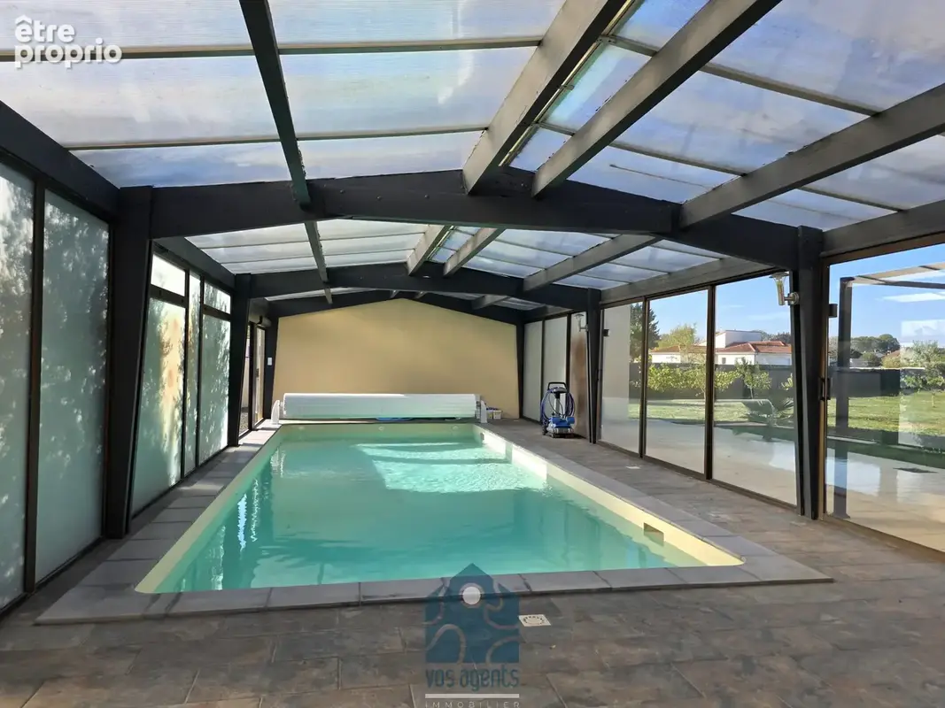 Villa de plain-pied 6 pièces avec piscine couverte, garage, carport et terrain constructible - photo 12