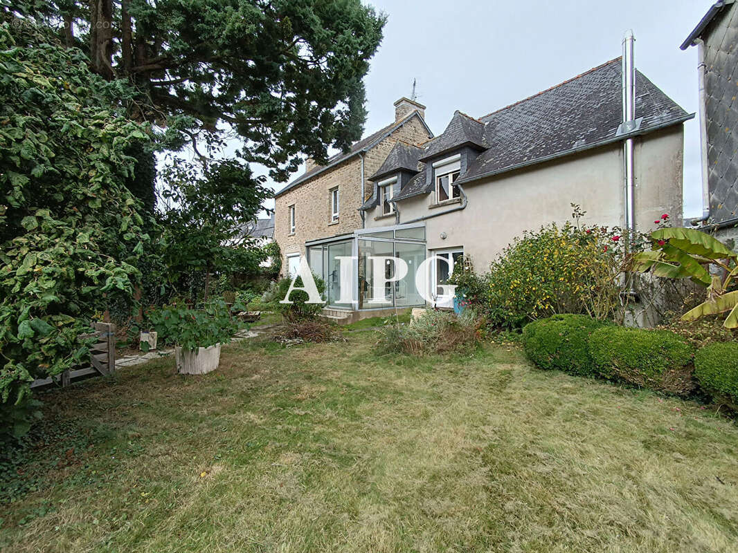 Maison à PLOUNEVEZ-QUINTIN