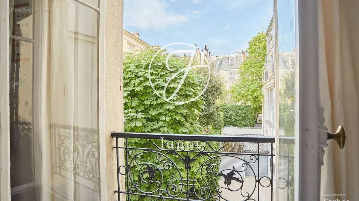 Appartement à PARIS-16E
