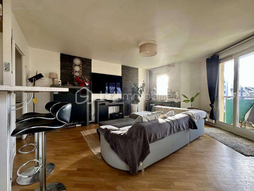 Appartement à SAVIGNY-LE-TEMPLE