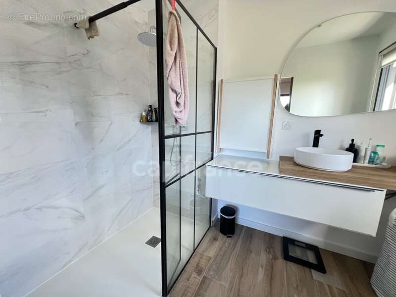 EXCLUSIVITÉ – Élégante maison contemporaine aux prestations soignées, à deux pas du bourg de Pommeret - photo 15