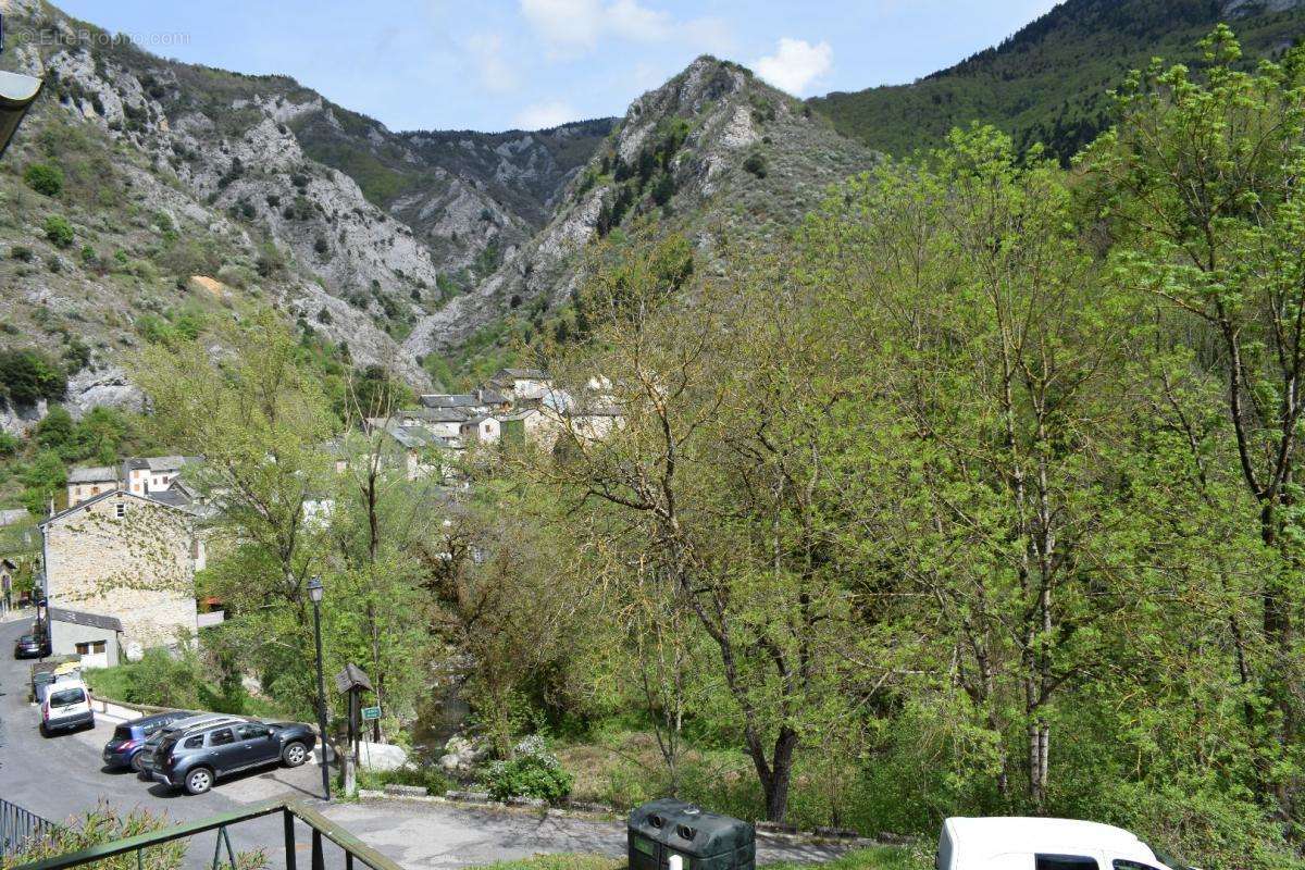 Maison à SAINTE-COLOMBE-SUR-GUETTE