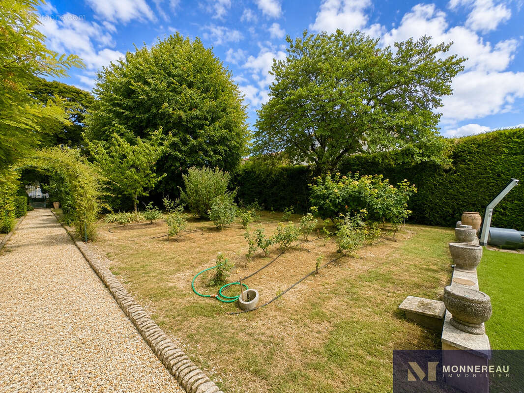 Maison bourgeoise avec parc et piscine en coeur de ville - photo 29