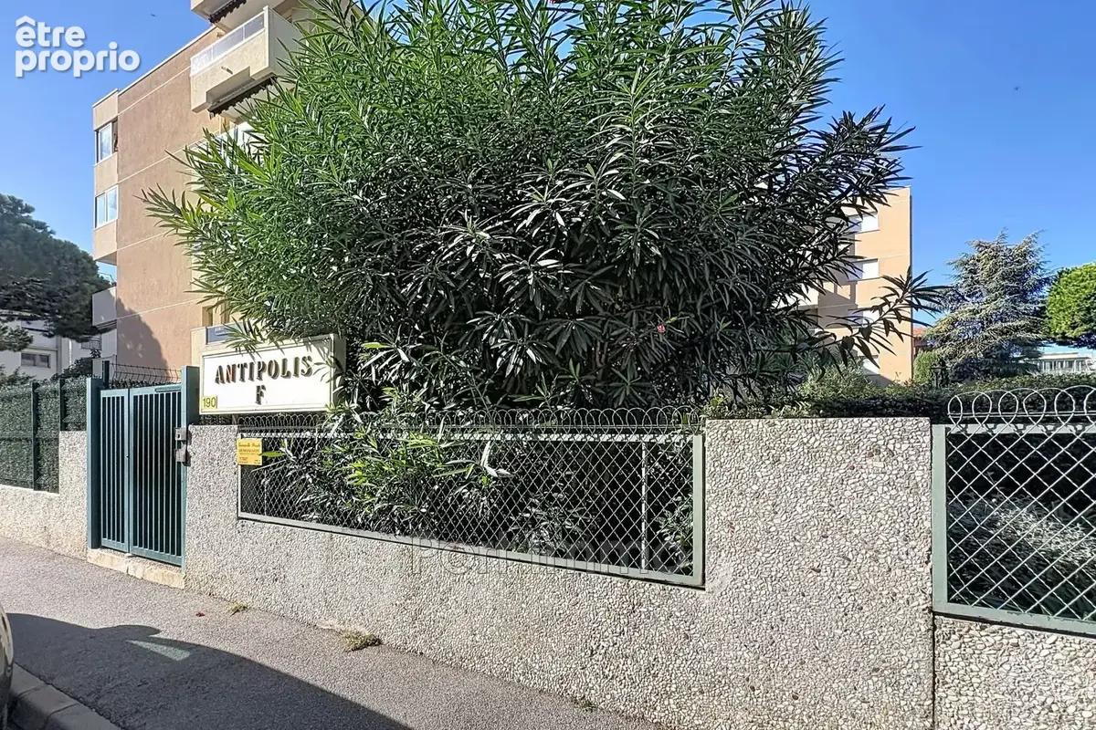 Parking à vendre à Saint-Laurent-Du-Var (06700) - photo 1